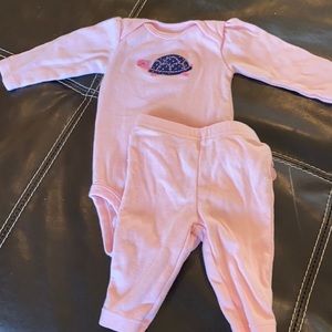 Carter’s pink turtle design long sleeve bodysuit and pants size 0-3 month